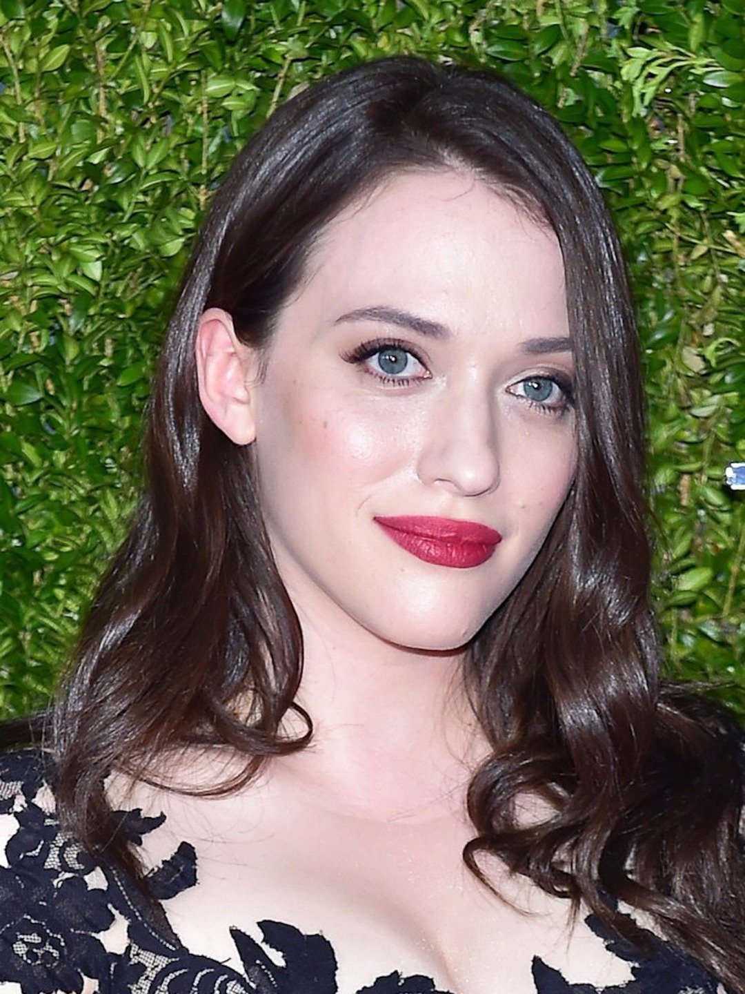 How tall is Kat Dennings?